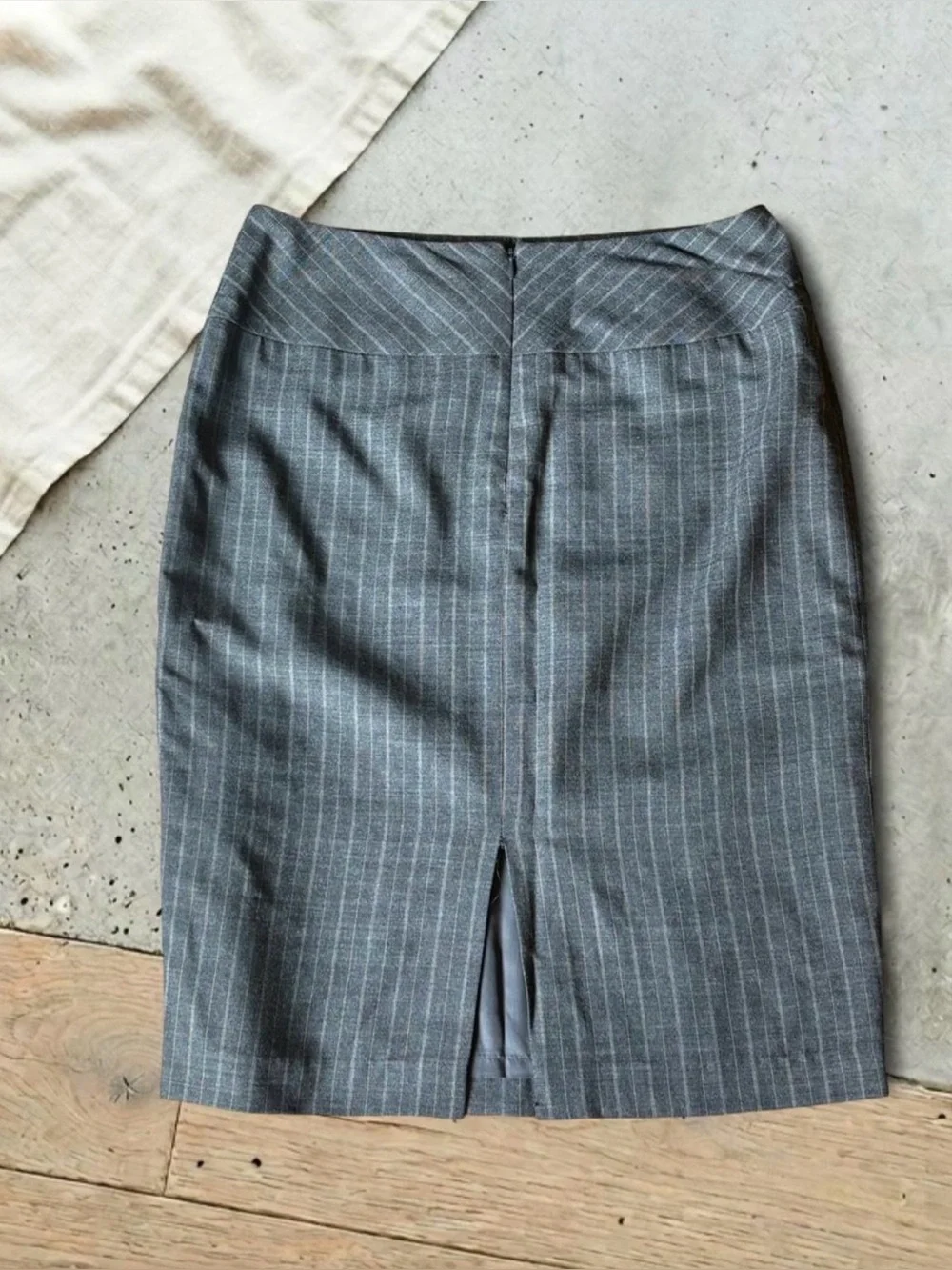 VTG Casual Corner Gray Pinstripe Wool-Blend Pencil Skirt 10